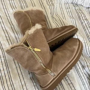 Gold Zipper Detail Uggs